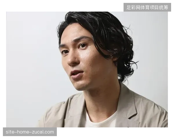日本队攻击线连遭重创，三笘薰与南野拓实的伤退，让球队失去了边路爆点和前场经验